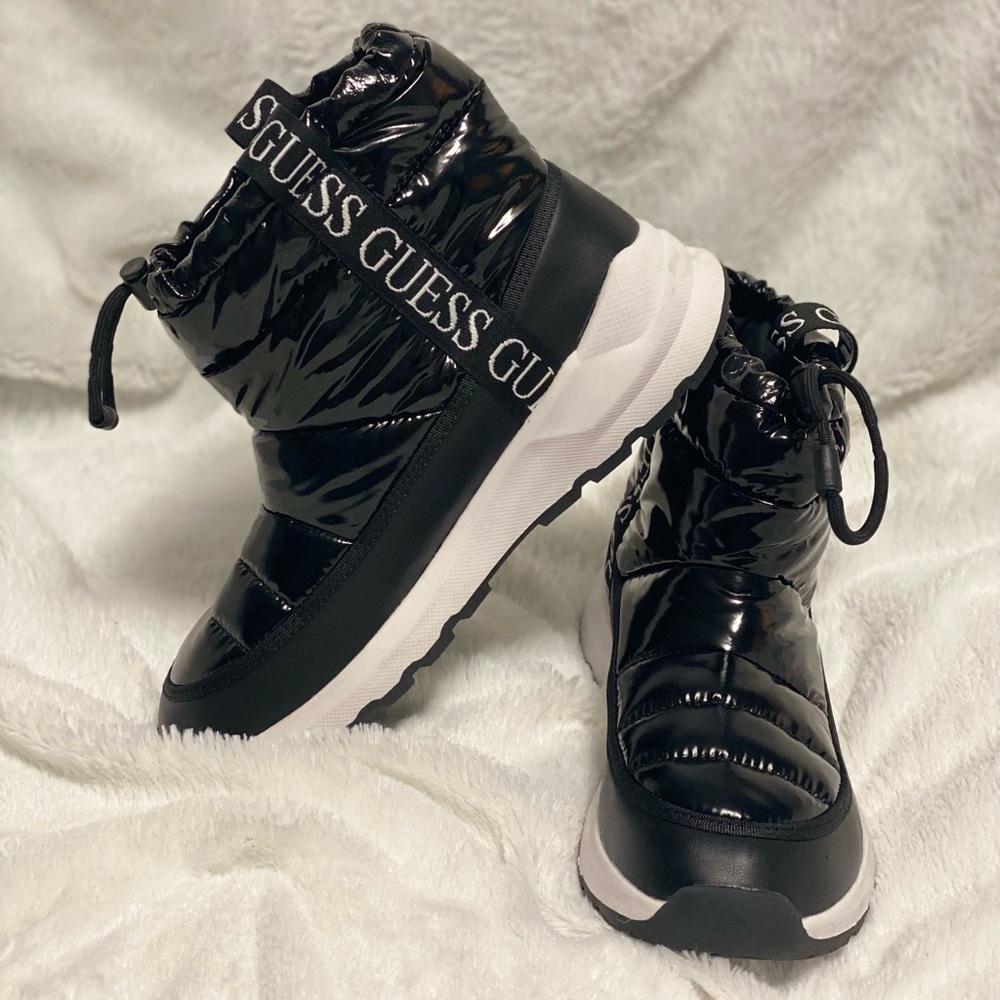 Guess women winter boots size 8 NEW
